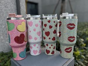 Tasses de voyage en acier inoxydable de 40 oz avec strass en forme de cœur, cadeaux de la Saint-Valentin, gobelets avec poignée en strass en forme de cœur - Product Image 1