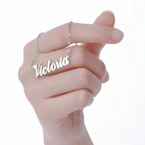Großhandel Schmuck Buchstaben-Anhänger Silber Maßgefertigt 316L Edelstahl Personalisierte 18K PVD Gold Namensschild-Halskette OEM - Product Image 2