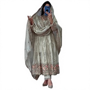 Salwar Kameez Negro de Rayón para Mujer con Bordado Floral Rosa, Ropa Casual Tradicional, Corte Regular, Largo hasta el Tobillo, India, Pakistán - Product Image 1