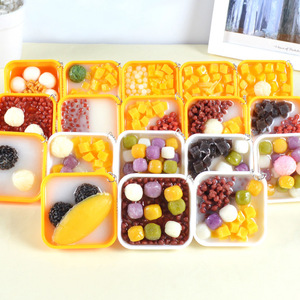 เครื่องดื่มจำลอง, ลูกบัวเผือก, ของหวาน, เยลลี่หญ้า, นมสองชั้น, สาคูมะม่วงส้มโอ, ขนมปรุงแต่งรส, จี้ห้อยคอ, พวงกุญแจ - Product Image 2