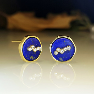 Orecchini a Bottone Vintage con Dettaglio in Pietra Blu, Design Classico, Accessori di Moda per Donne - Product Image 4