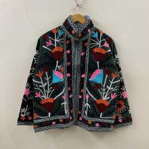 เสื้อแจ็คเก็ตกำมะหยี่ปักลายสัตว์แบบซูซานี ทำมือ สำหรับฤดูหนาว บุด้วยใยฝ้าย สไตล์โบฮีเมียน อินเดีย แฟชั่นชาติพันธุ์ ของขวัญสำหรับผู้หญิง - Product Image 1