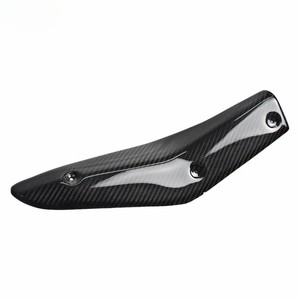 Protector de calor para escape de fibra de carbono seca 3K para KTM 1290 Super Duke R 2020+ - Product Image 3