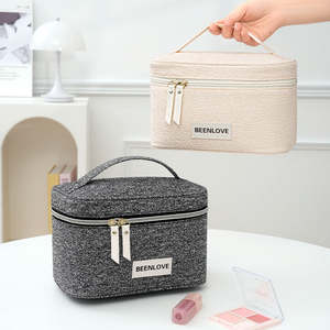 Sac de toilette de voyage portable de grande capacité en polyester avec un style tendance et une fermeture éclair, portable - Product Image 1