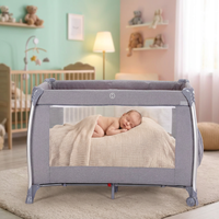 Lit bébé en métal de conception européenne, portable, avec barrière de jeu amovible, pieds en aluminium, pour usage extérieur, chambre et salle à manger, vente en gros OEM ODM