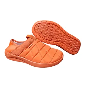 حذاء رياضي للخروج للنساء من موديلات الشتاء 2024 الأكثر مبيعًا ومخصص حذاء مبطن بالقطن ودافئ للنساء خف للنساء