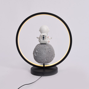 ديكور إضاءة LED بمنفذ USB لغرف الأطفال، مصابيح طاولة حديثة ليلية، تمثال رائد فضاء من الراتنج لغرف النوم، لليوجا والتأمل وديكور المنزل - Product Image 6