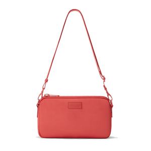 حقيبة هاتف محمول كروس بودي للنساء من النيوبرين قابلة للتعديل ، حمالة كتف عصرية مع سحاب إغلاق وتزيين بحروف - Product Image 1