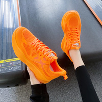 Nouvelles baskets respirantes 2026 pour couples, légères et rehaussantes, chaussures de course décontractées à lacets pour hommes et femmes, polyvalentes