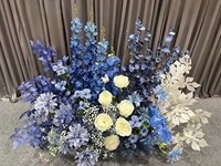 Décorations de mariage : Allée fleurie, rangée de fleurs suspendues, chemin de table fleuri pour mariage