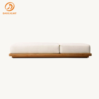 Chaise longue de luxe en teck avec plateau intégré et profil bas, sans accoudoirs, réglable, pour piscine, idéale pour villas et complexes hôteliers tropicaux