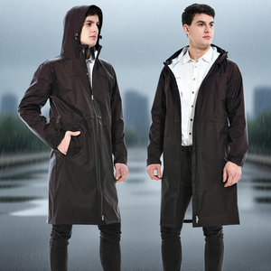معطف واق من المطر من البوليستر باللون الأسود بشعار مخصص للجنسين، جاكيت مطر طويل بغطاء للرأس مع سحاب مقاوم للماء وحزام خصر قابل للتعديل - Product Image 2