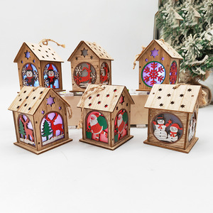 Ornement de Noël en bois lumineux à suspendre, décorations peintes à la main en couleur, motif Père Noël, rennes et bonhomme de neige - Product Image 3