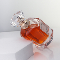 Flacon de parfum hexagonal en verre transparent de luxe 70 ml avec pompe pulvérisatrice, bouchon en acrylique sérigraphié, emballage en boîte cadeau cylindrique