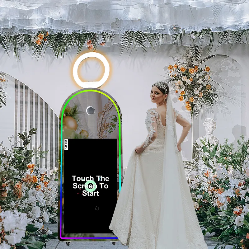 結婚式の美しい55インチスタンドキオスクタッチスクリーンDslrフォトブースマシンミラーフォトブース