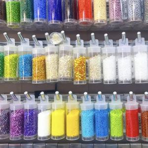 Listo para Enviar: Tarjeta de <span class=keywords><strong>Colores</strong></span> de Cuentas de Cristal <span class=keywords><strong>Miyuki</strong></span> <span class=keywords><strong>Delica</strong></span> 11/0 de Alta Calidad (10g/botella) para Fabricación de Joyas - Product Image 1