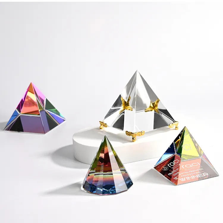 2023 nóng bán tùy chỉnh thủy tinh đầy màu sắc kim tự tháp pha lê Quà Tặng thủy tinh kim tự tháp thủ công quà tặng trang trí nội thất Quà Tặng