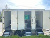 Remorque de toilettes portables, toilettes mobiles préfabriquées pour l'extérieur, camion-remorque de toilettes écologiques et durables