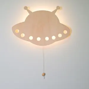 Ночной светильник в виде НЛО из натурального дерева, креативный настенный светильник для детской комнаты, декоративная настенная лампа на батарейках