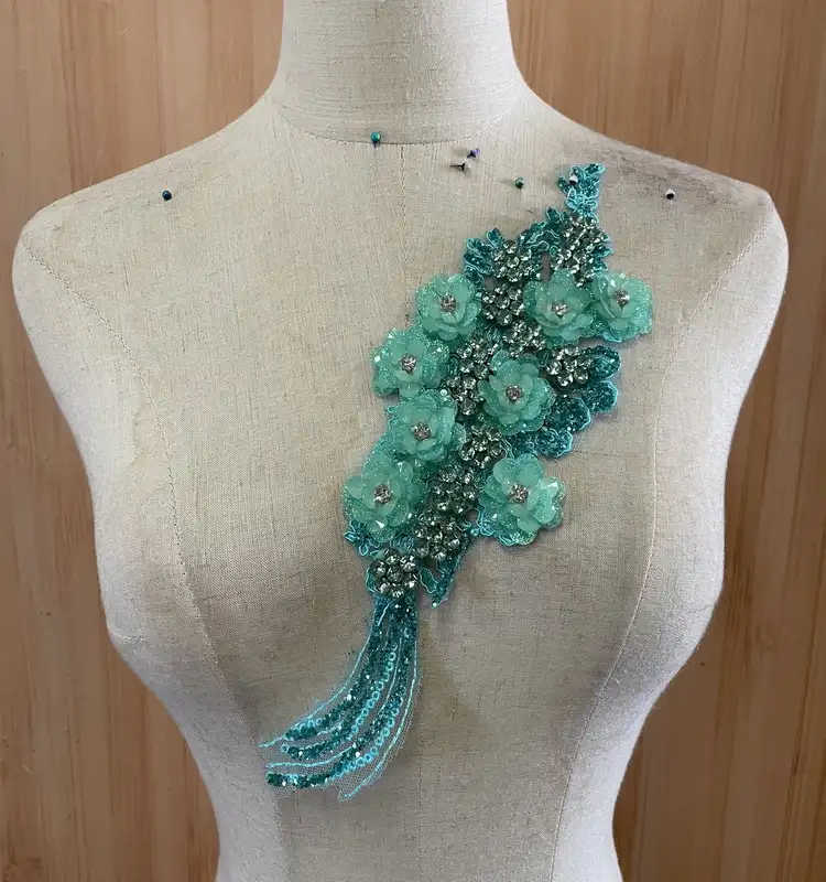 Appliques de perles et strass pour femmes, motif floral 3D, luxe, col d'épaule, corsage