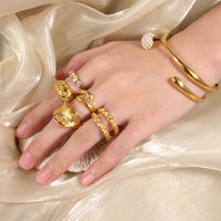 18K Vergoldeter Edelstahl Gehämmerter Breiter Ring Wellenförmiger Ring Wasserdichter Vintage-Modeschmuck für Frauen