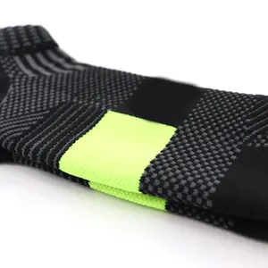 Personnalisé bas quantité minimale de commande en gros de haute qualité sport athlétique hommes nouveau design séchage rapide compression chaussettes de course