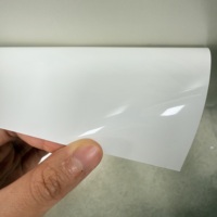 Matériaux pour affiches : Rouleaux de film PET blanc, papier adhésif, rouleaux de film PET blanc éco-solvant, vente en gros d'usine