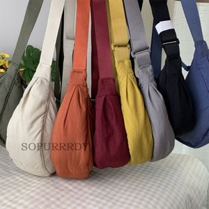 Sac à bandoulière personnalisé avec logo, sac à main en nylon en forme de croissant, sac à bandoulière tendance pour femmes, sac de voyage avec sangle réglable - Product Image 4