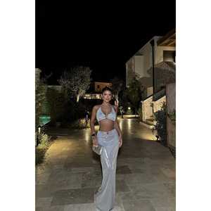 Robe de soirée Halina Grise Brillante, Coupe Empire Courte, Décolleté Cœur, avec Appliques Perlées et Fleurs Brodées, Style Soirée, Longueur Ras du Sol - Product Image 3