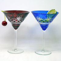 Fabricant de verres de bar en cristal de couleur rouge rubis et bleu personnalisés ensemble de gobelets à vin en métal taillés à la main vente directe d'usine
