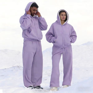 Conjunto Deportivo de Alta Calidad en Tejido Técnico Transpirable, Sudadera con Cremallera Reversible y Pantalones Deportivos Unisex - Product Image 1