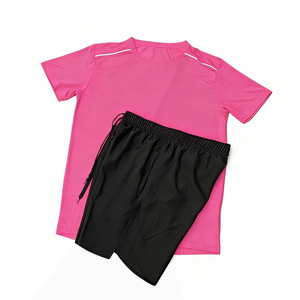 Ensemble de sport et fitness <span class=keywords><strong>en</strong></span> polyester, nouveau, respirant, à séchage rapide, décontracté, unisexe, à manches courtes et shorts, tendance, vente <span class=keywords><strong>en</strong></span> gros - Product Image 4