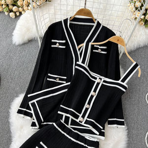 Completo <span class=keywords><strong>Donna</strong></span> Primavera 2026: Cardigan Lavorato a Maglia con Scollo a V e Contrasto di Colore, Gilet con Bretelle e Shorts a Vita Alta - Product Image 4