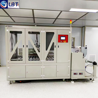Machine de laminage et de découpe de films secs rouleau à rouleau pour la protection des surfaces de panneaux industriels, installation sur site à l'étranger