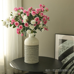 ช่อดอกกุหลาบประดิษฐ์สีชมพูแชมเปญจาก Yihua Floral Art ดอกไม้ผ้าไหมตกแต่งบ้าน จัดวางบนโต๊ะห้องนั่งเล่น - Product Image 2