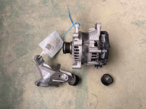 A0009053509 A0009062209 A2822020019 A2822034300 <span class=keywords><strong>Alternador</strong></span> Original Usado Genuino con Soportes para Benz W177 Clase A AMG - Product Image 2