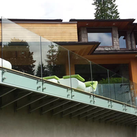 Balustrade de balcon moderne en verre sans cadre en acier inoxydable avec pince en aluminium, protection de sécurité extérieure, main courante résistante à l'eau pour