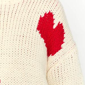 OEM & ODM Hàng Dệt Kim Nhà Máy Tùy Chỉnh Của Phụ Nữ Jacquard Intarsia Kem Chunky Đan Quá Khổ Dễ Thương Màu Đỏ Tình Yêu Trái Tim Áo Len Phụ Nữ - Product Image 4