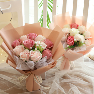 Fleurs décoratives en gros à prix d'usine, bouquet artificiel de roses et œillets en savon, fleurs préservées pour bouquet de mariage - Product Image 2