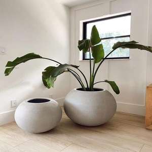 Grand pot de jardin décoratif en fibre de verre de qualité supérieure, écologique, durable, pour la décoration de la maison, du jardin et de la pelouse. - Product Image 1