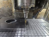 Centre d'usinage vertical 3 axes VMC 855, broche simple BT40, changeur d'outils 24 postes, fraisage de précision automatique, usage intensif