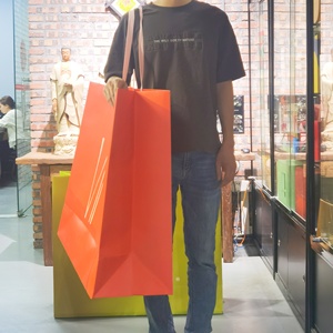 Bolsa de compras de papel personalizada de gran tamaño XXL de lujo de gran tamaño para uso en supermercados para embalaje de regalo laminación de exposición de joyas - Product Image 2