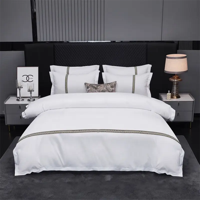 ホテルのベッドカバー用のシングルサイズの白い色のベッドシーツ100% ポリエステルの寝室の寝具セット