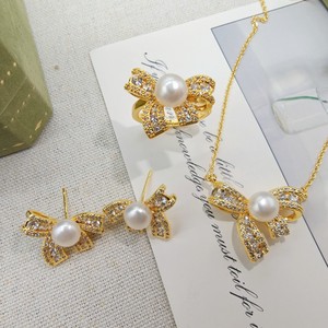Parure de bijoux tendance en laiton plaqué or avec perles d'eau douce : boucles d'oreilles, bague et pendentif, chaîne de pull, cadeau - Product Image 4