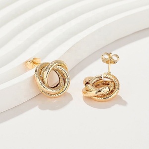 เครื่องประดับ จอยเอเรีย บิซูเตรียส ออร์ คอปเปอร์อัลลอยด์ ชุบทอง 18K ต่างหูแบบติดหูสำหรับผู้หญิง ชุบทอง 18K ขายส่งต่างหูสำหรับผู้หญิง - Product Image 3