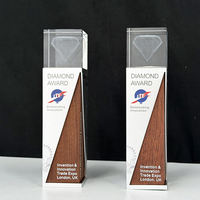 Trophée de Cérémonie Sportive en Cristal avec Base en Bois et Métal, Gravure Personnalisée, Idéal pour les Cadeaux