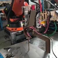 Robot de soudage par points KUKA pour châssis automobiles, structures métalliques de précision et lignes de montage industrielles haute performance