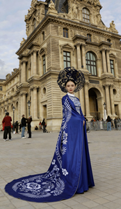 <span class=keywords><strong>Robe</strong></span> de scène <span class=keywords><strong>haute</strong></span> <span class=keywords><strong>couture</strong></span> Jianyunchang, motifs découpés au couteau du patrimoine culturel immatériel chinois, impression numérique indigo <span class=keywords><strong>haute</strong></span> résistance - Product Image 4
