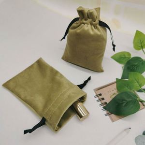 Pochette d'emballage pour bijoux de couleur verte, pochette en tissu floqué pour cosmétiques - Product Image 1
