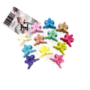 Fermaglio per capelli Frosted Frangipani da 9 cm a forma di fiore colorato per donne e ragazze, accessori per capelli - Product Image 2